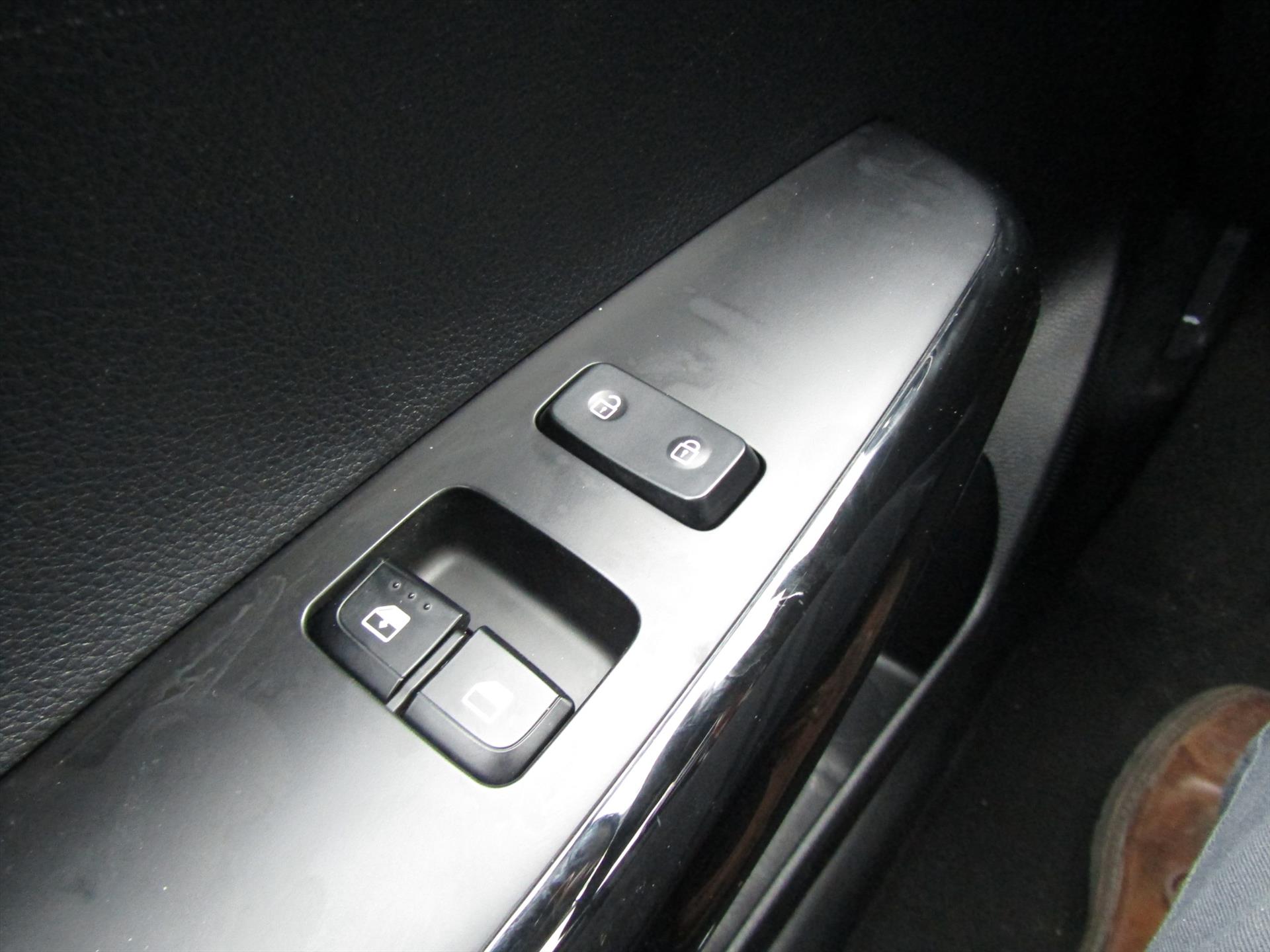 37284653-14.jpg