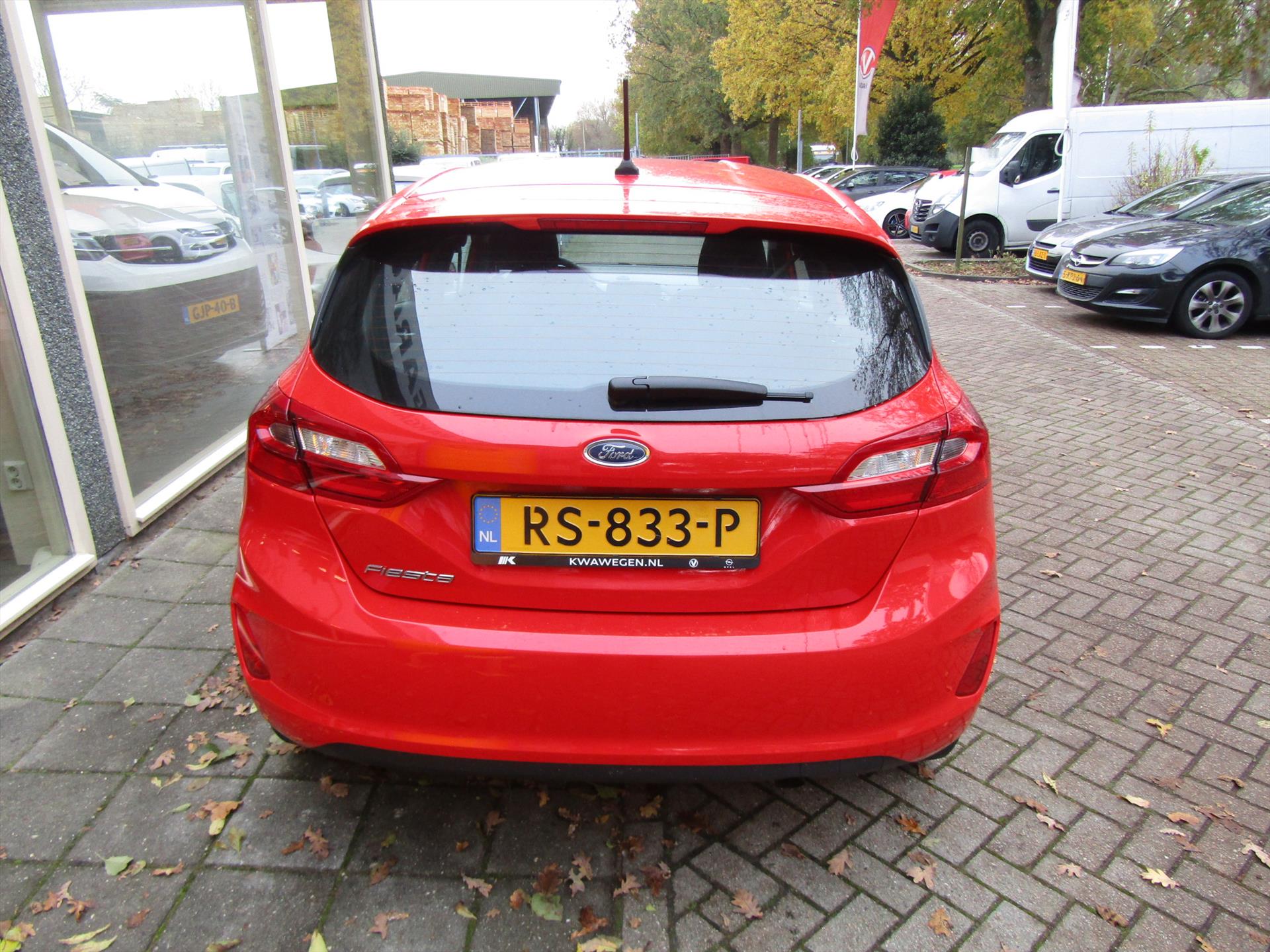 40851340-2.jpg