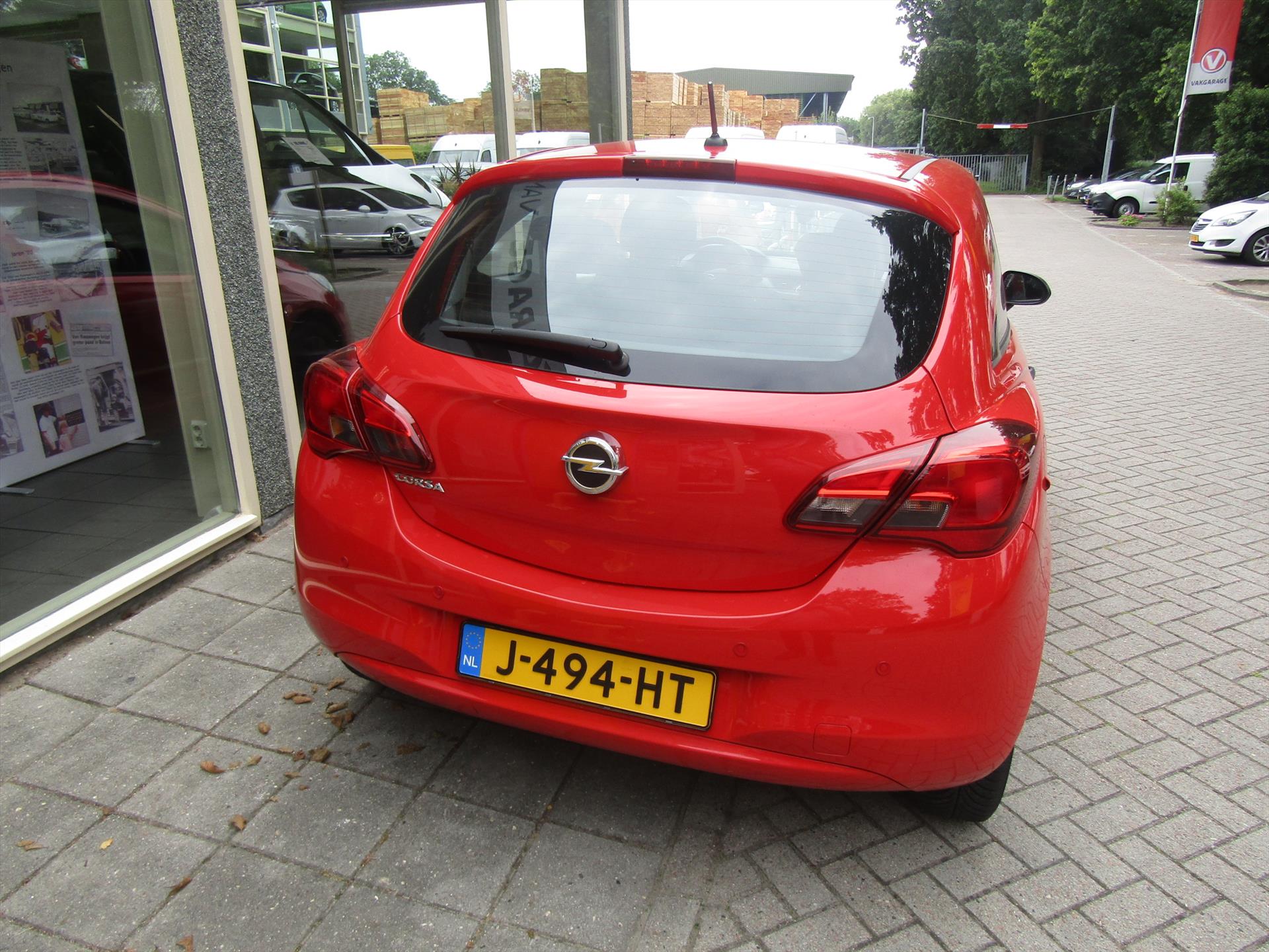 47371908-2.jpg
