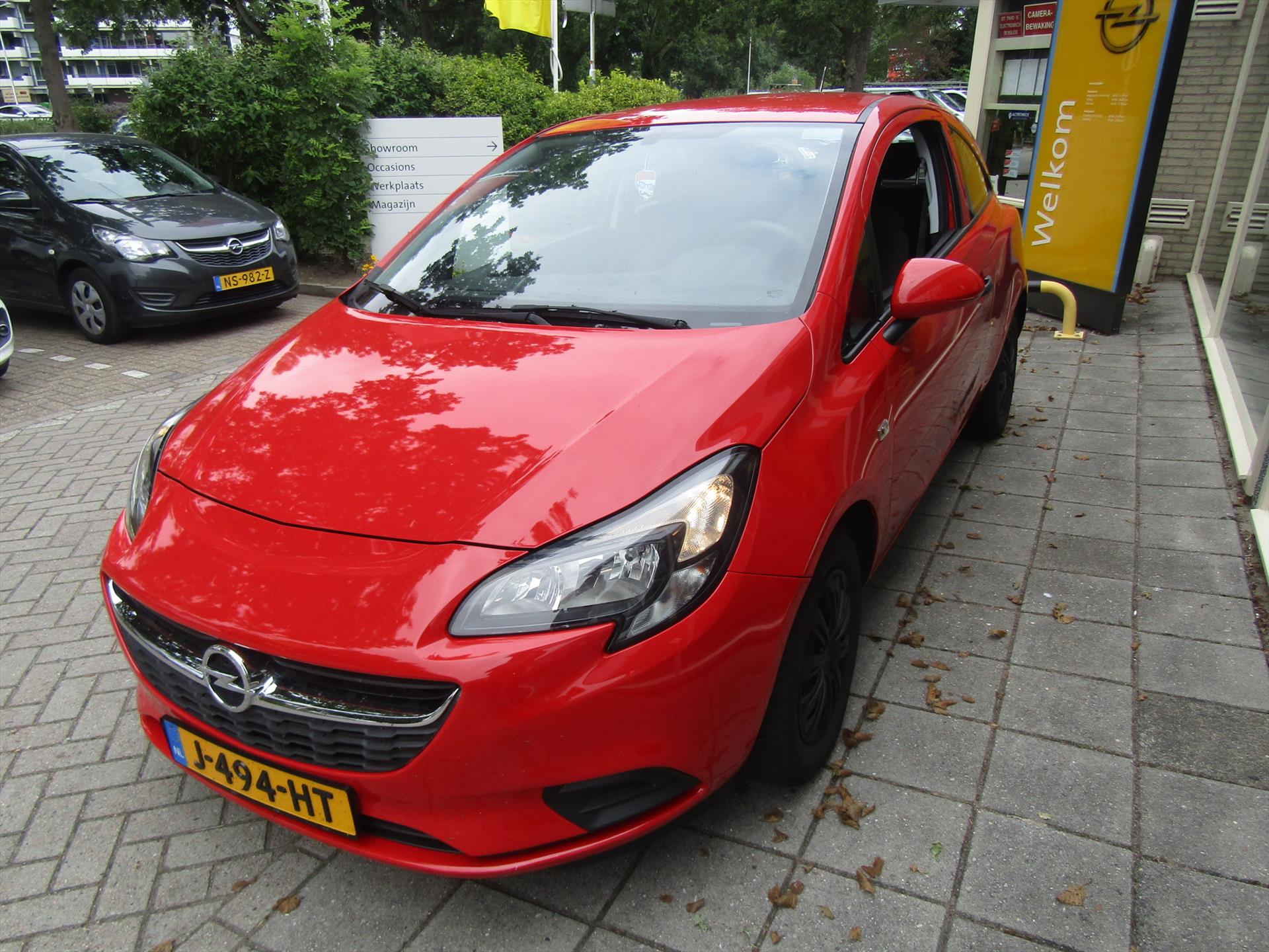 47371908-4.jpg