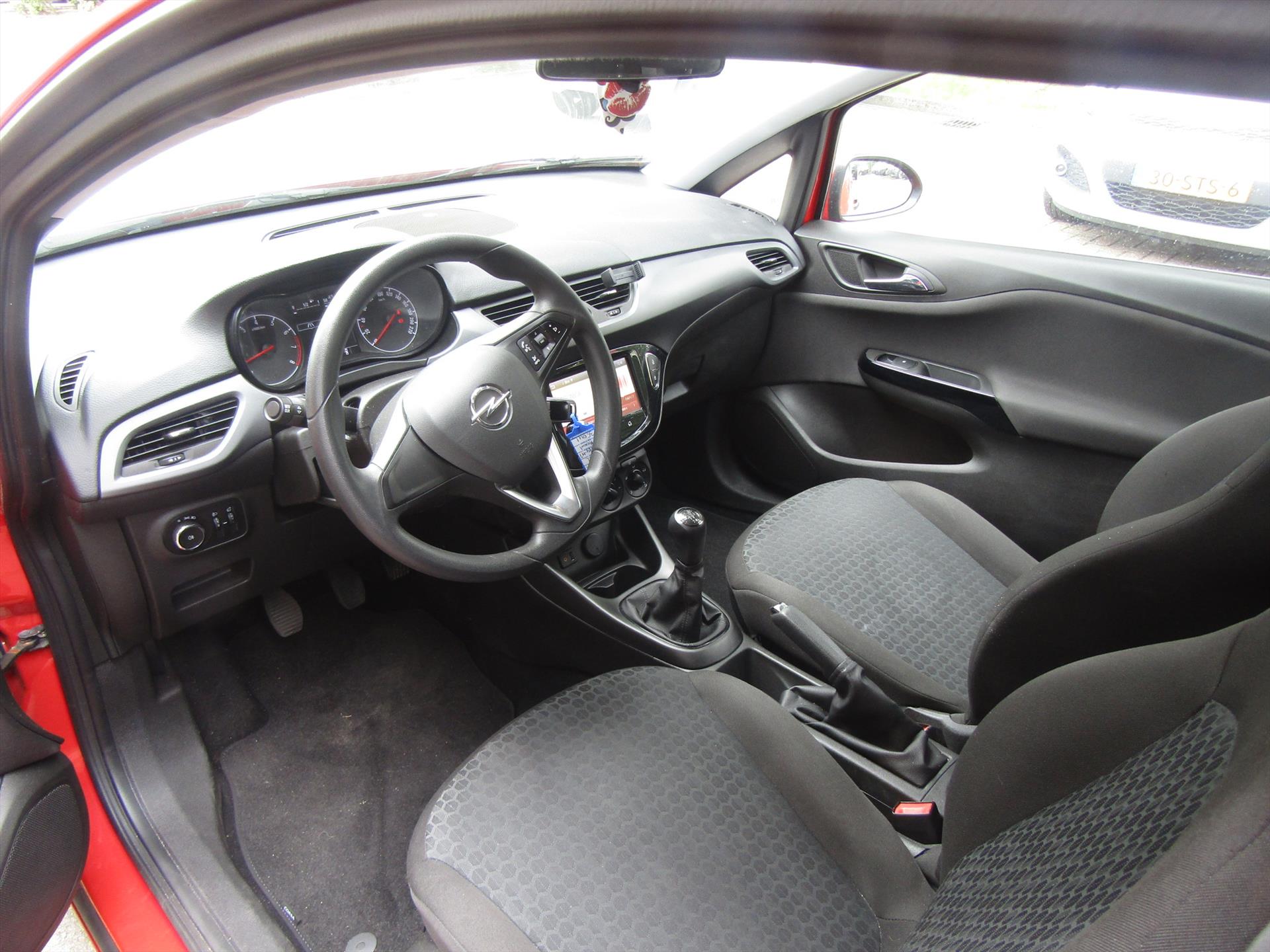 47371908-7.jpg